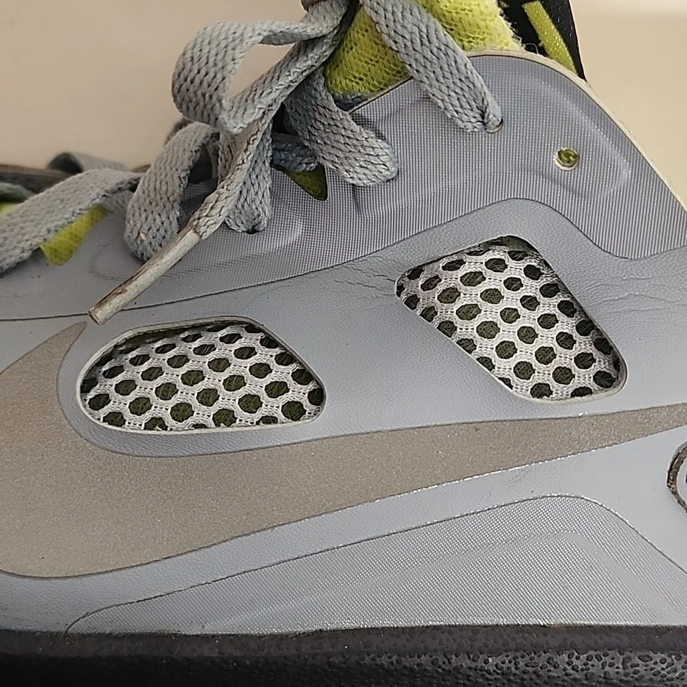 Nike max dominate
